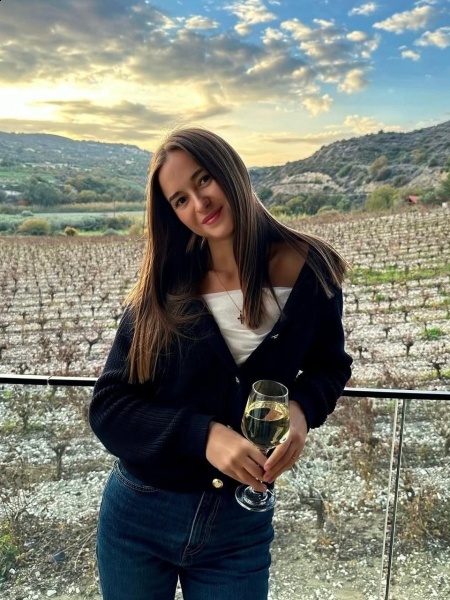 Kristina (Chypre) / Réf. 92802 / Adhérente Agence Amélie