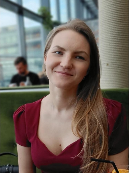 Olga (Paris) / Réf. 92822 / Adhérente Agence Amélie