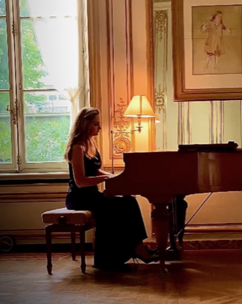 Photo de Olga (Paris) / Réf. 92827 / Agence Amélie