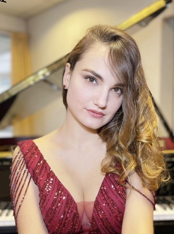 Photo de Olga (Paris) / Réf. 92827 / Agence Amélie