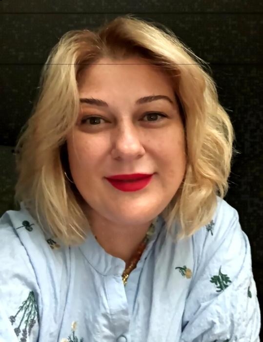 Photo de Irina / Réf. 92843 / Agence Amélie