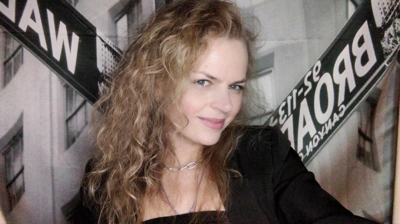 Photo de Anna / Réf. 230 / Agence Amélie