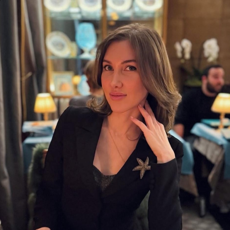 Photo de Elena (Paris) / Réf. 92863 / Agence Amélie