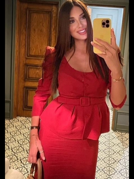 Evelina (souvent à Paris) / Réf. 92865 / Adhérente Agence Amélie