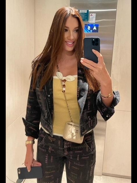 Evelina (souvent à Paris) / Réf. 92865 / Adhérente Agence Amélie