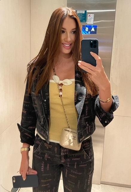 Photo de Evelina (souvent à Paris) / Réf. 92865 / Agence Amélie