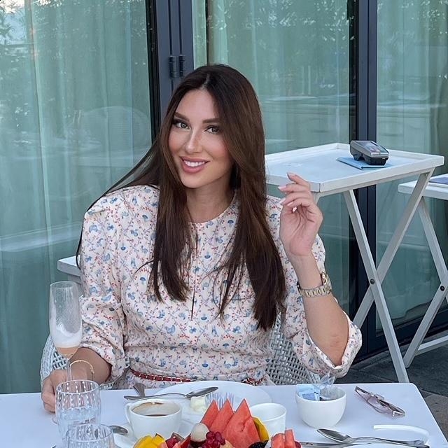 Photo de Evelina (souvent à Paris) / Réf. 92865 / Agence Amélie