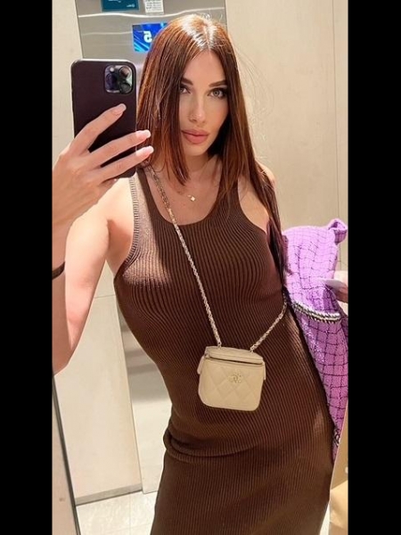 Evelina (souvent à Paris) / Réf. 92865 / Adhérente Agence Amélie