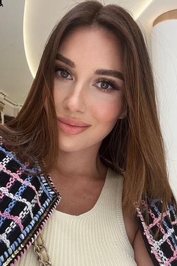 Photo de Evelina (souvent à Paris) / Réf. 92865 / Agence Amélie