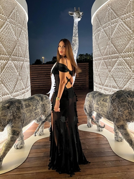 Evelina (souvent à Paris) / Réf. 92865 / Adhérente Agence Amélie