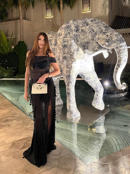 Evelina (souvent à Paris) / Réf. 92865 / Adhérente Agence Amélie