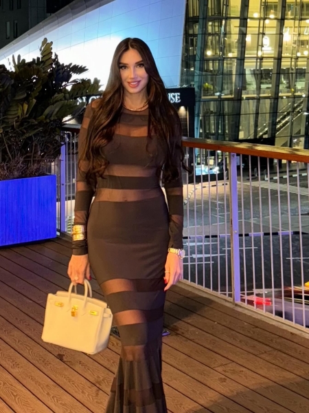 Evelina (souvent à Paris) / Réf. 92865 / Adhérente Agence Amélie