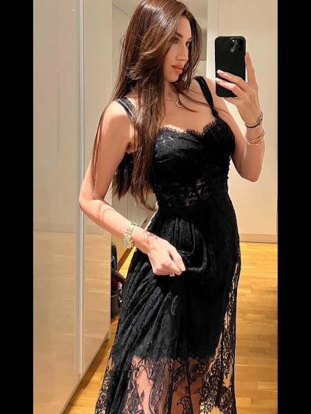Evelina (souvent à Paris) / Réf. 92865 / Adhérente Agence Amélie
