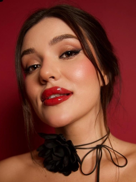 Polina (Barcelone) / Réf. 92873 / Adhérente Agence Amélie