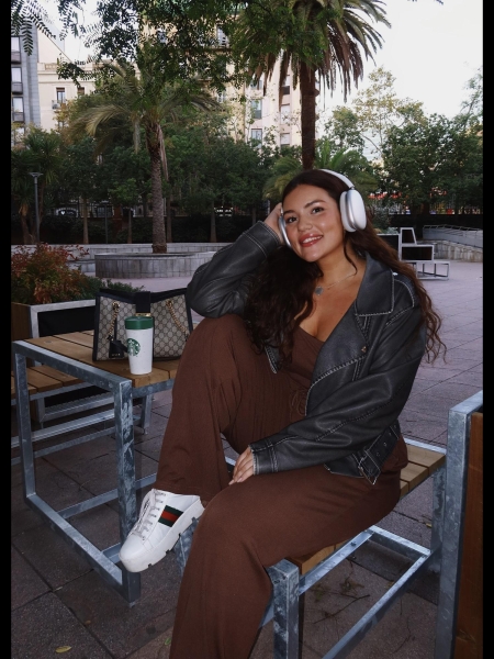 Polina (Barcelone) / Réf. 92873 / Adhérente Agence Amélie