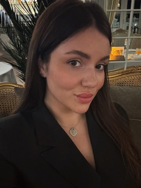 Polina (Barcelone) / Réf. 92873 / Adhérente Agence Amélie
