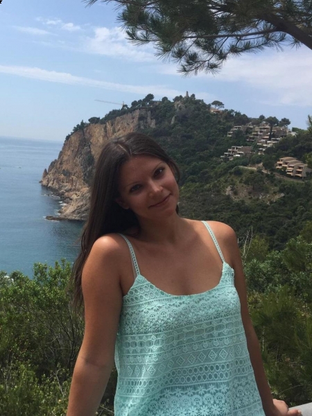 Olga (Antibes) / Réf. 92891 / Adhérente Agence Amélie