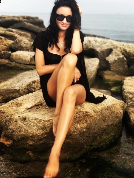 Kristina (Paris) / Réf. 92900 / Adhérente Agence Amélie