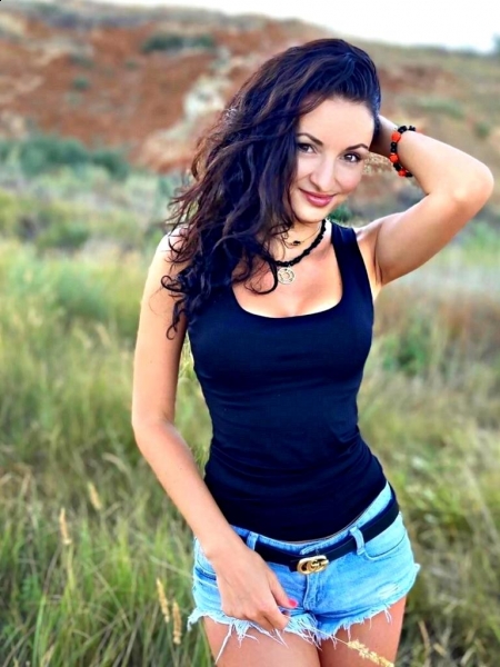Kristina (Paris) / Réf. 92900 / Adhérente Agence Amélie