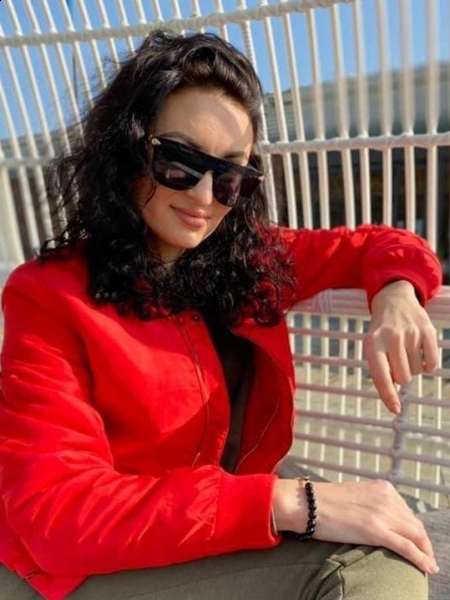 Kristina (Paris) / Réf. 92900 / Adhérente Agence Amélie