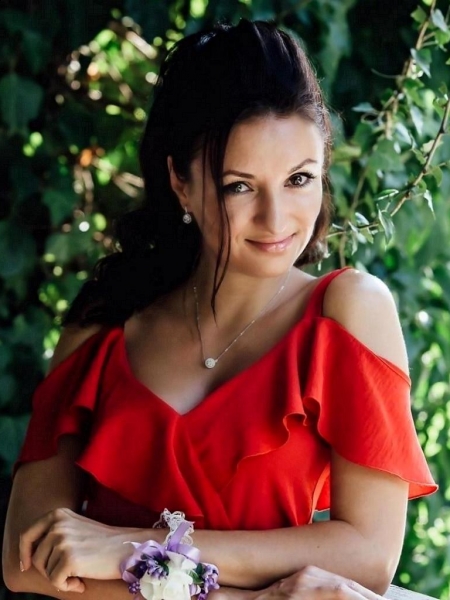 Kristina (Paris) / Réf. 92900 / Adhérente Agence Amélie