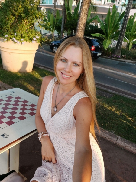Natalia (Antibes) / Réf. 92915 / Adhérente Agence Amélie