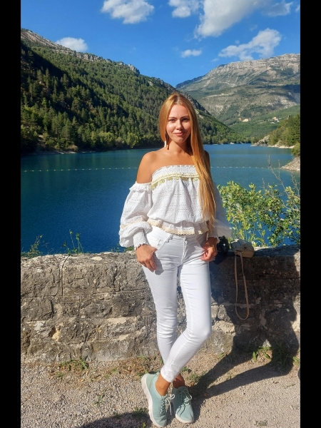 Natalia (Antibes) / Réf. 92915 / Adhérente Agence Amélie
