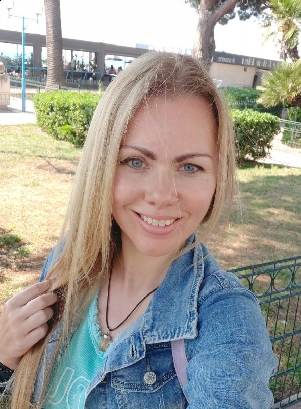 Photo de Natalia (Antibes) / Réf. 92915 / Agence Amélie