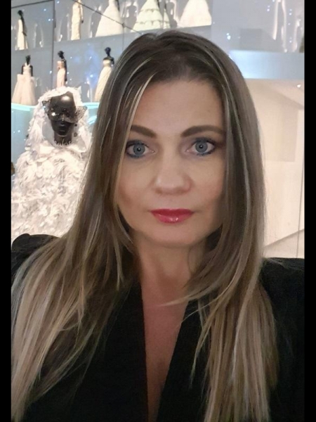 Iryna (Paris) / Réf. 92925 / Adhérente Agence Amélie