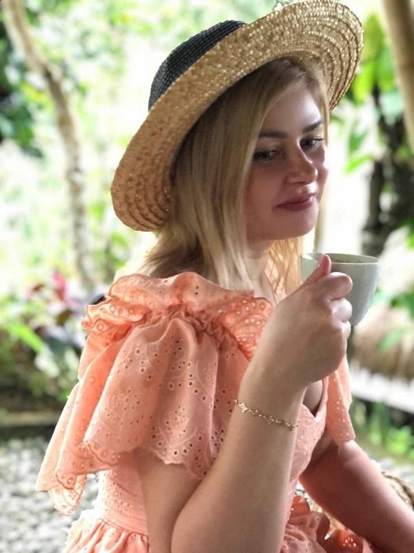 Photo de Evguenia / Réf. 92940 / Agence Amélie