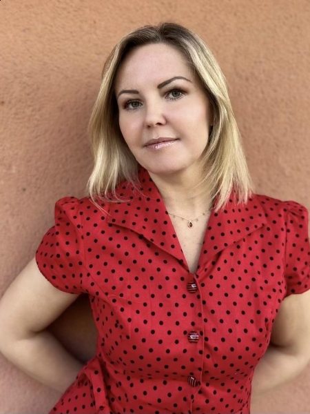 Anna (Italie) / Réf. 92967 / Adhérente Agence Amélie