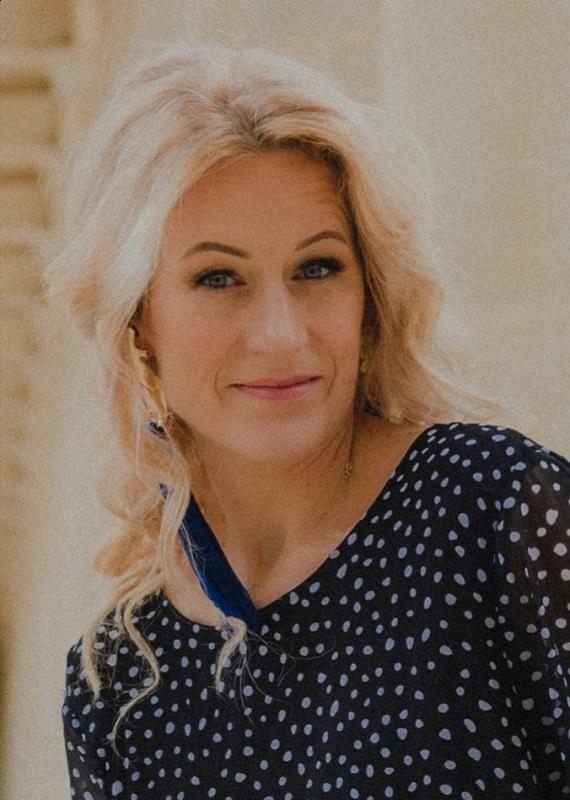 Photo de Elena (Dole) / Réf. 92969 / Agence Amélie