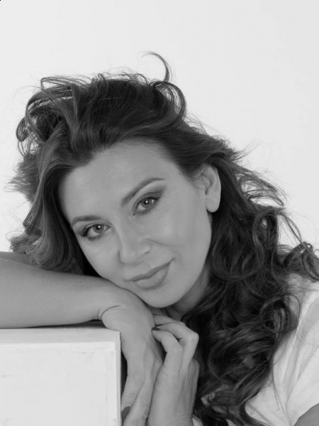 Nadia (Espagne) / Réf. 93012 / Adhérente Agence Amélie