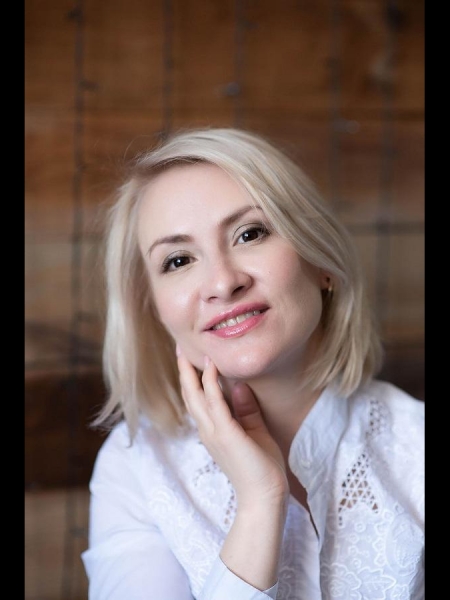 Ekaterina / Réf. 93040 / Adhérente Agence Amélie