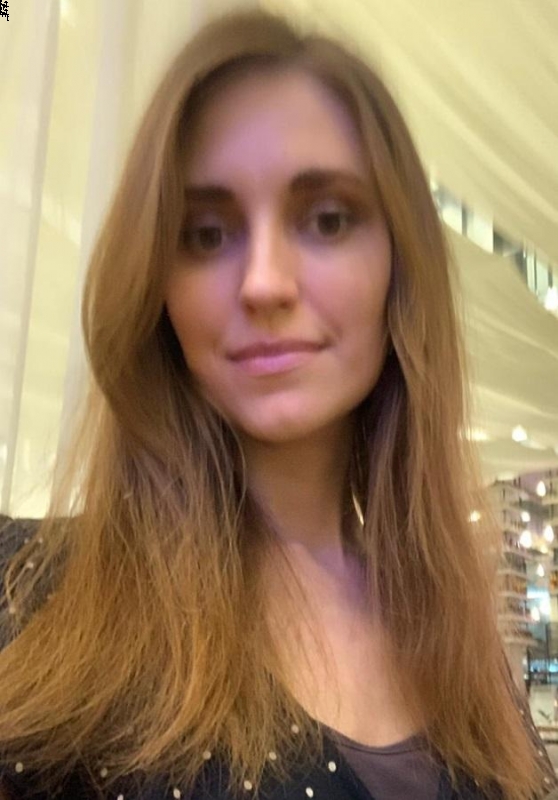 Photo de Irina / Réf. 93047 / Agence Amélie