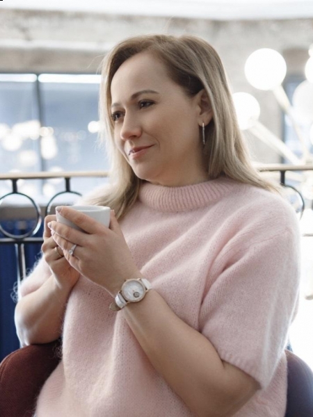 Olga (Lyon) / Réf. 93050 / Adhérente Agence Amélie