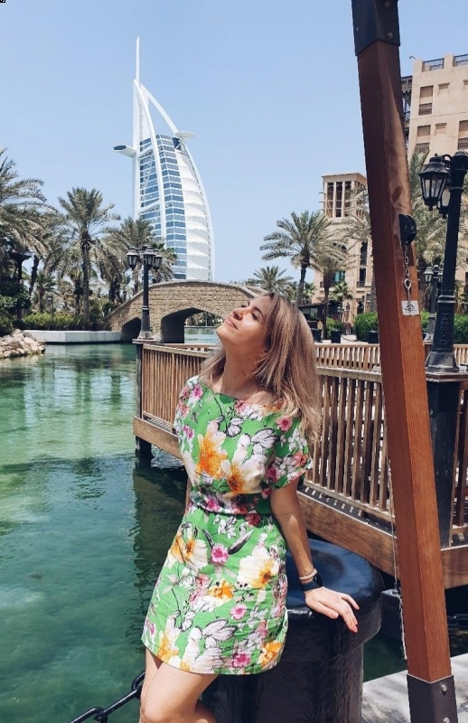 Photo de Elena / Réf. 93055 / Agence Amélie