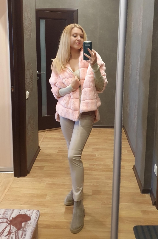 Photo de Elena / Réf. 93055 / Agence Amélie