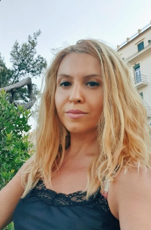 Photo de Elena / Réf. 93055 / Agence Amélie