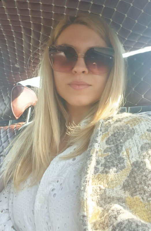 Photo de Elena / Réf. 93055 / Agence Amélie