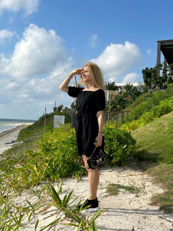 Photo de Elena / Réf. 93055 / Agence Amélie