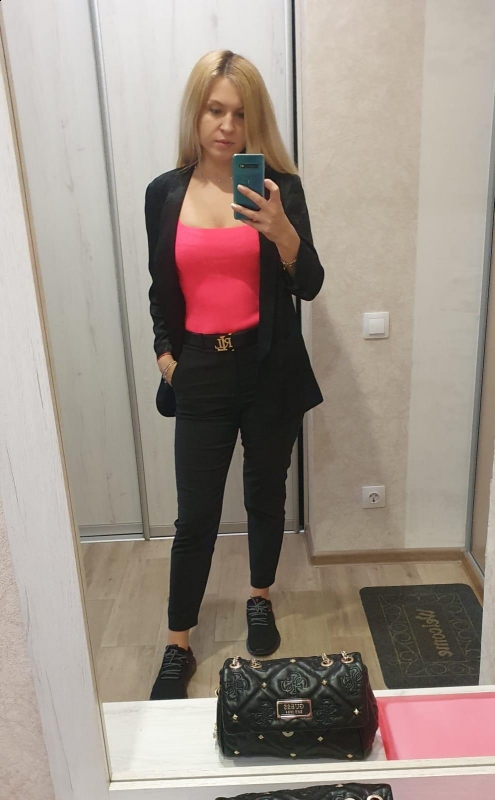 Photo de Elena / Réf. 93055 / Agence Amélie