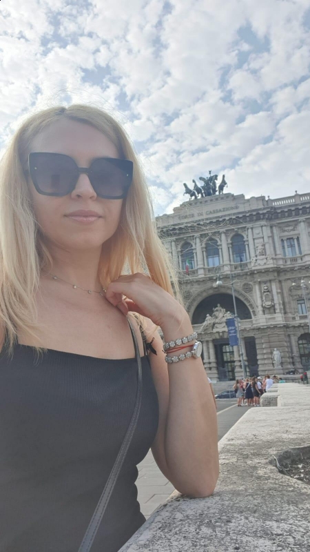 Photo de Elena / Réf. 93055 / Agence Amélie