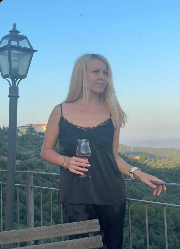 Photo de Elena / Réf. 93055 / Agence Amélie