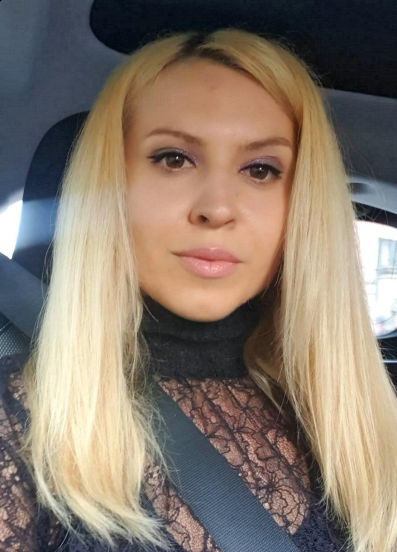 Photo de Elena / Réf. 93055 / Agence Amélie