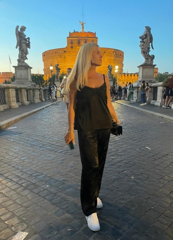 Photo de Elena / Réf. 93055 / Agence Amélie