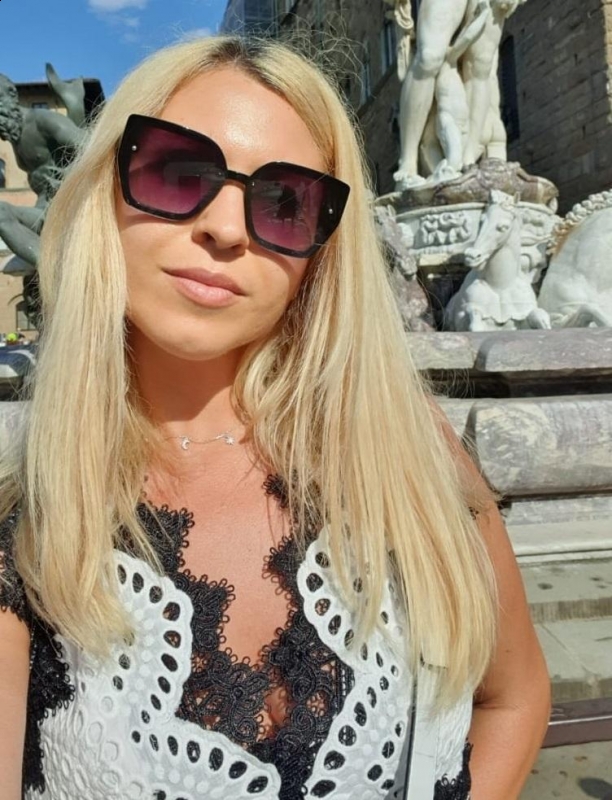 Photo de Elena / Réf. 93055 / Agence Amélie