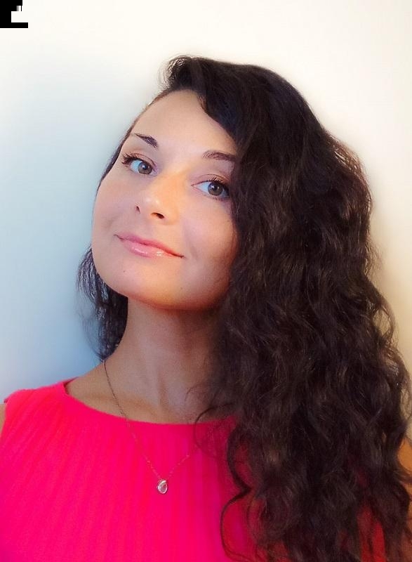 Photo de Anna / Réf. 93074 / Agence Amélie