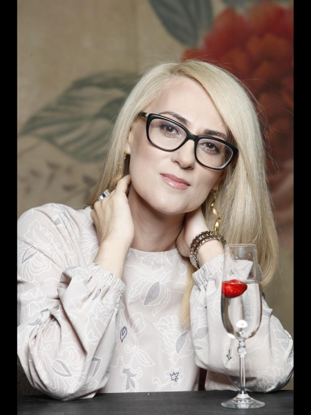 Viktoriia (Tchéquie) / Réf. 93077 / Adhérente Agence Amélie