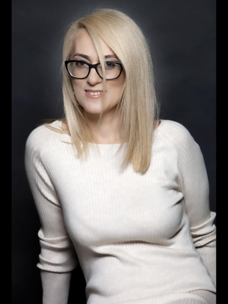 Viktoriia (Tchéquie) / Réf. 93077 / Adhérente Agence Amélie